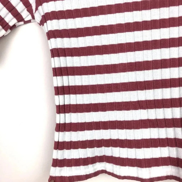 Mock-Neck Mauve Striped Knit Top - Picture 4 of 5
